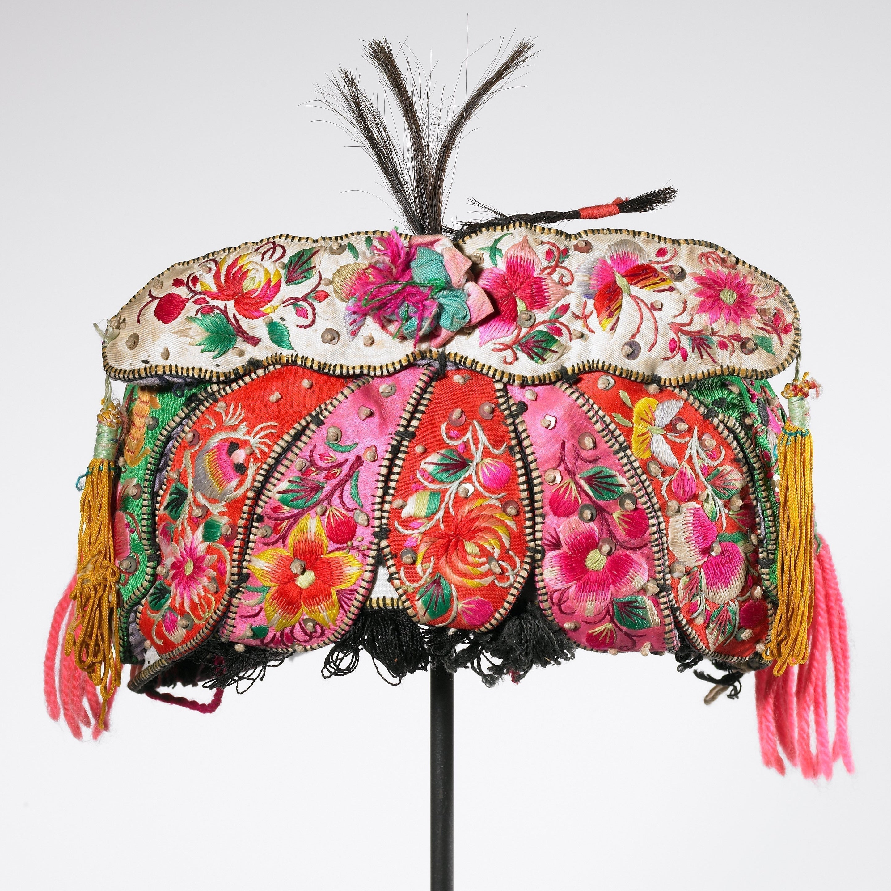 Weekend Read: The Atlas of World Embroidery by Gillian Vogelsang