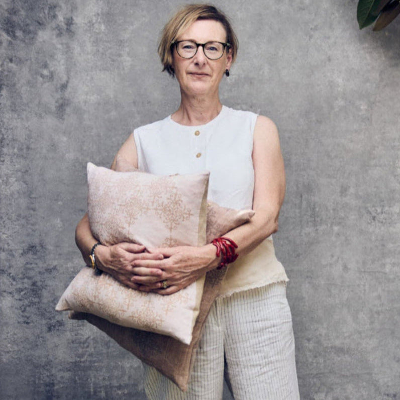 Amanda Leader - Mistress of Linen