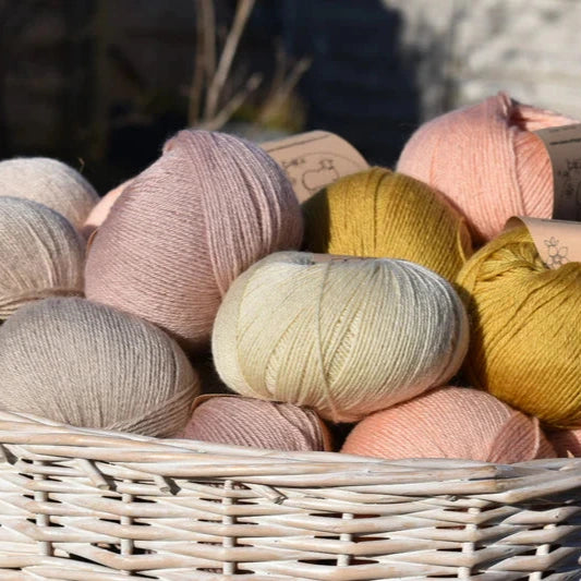 Saturday 13 September, 2:30 - 5:30pm : Workshop, Crochet Flower Workshop with Claire Montgomerie - Textile Weekender at City Lit Art School