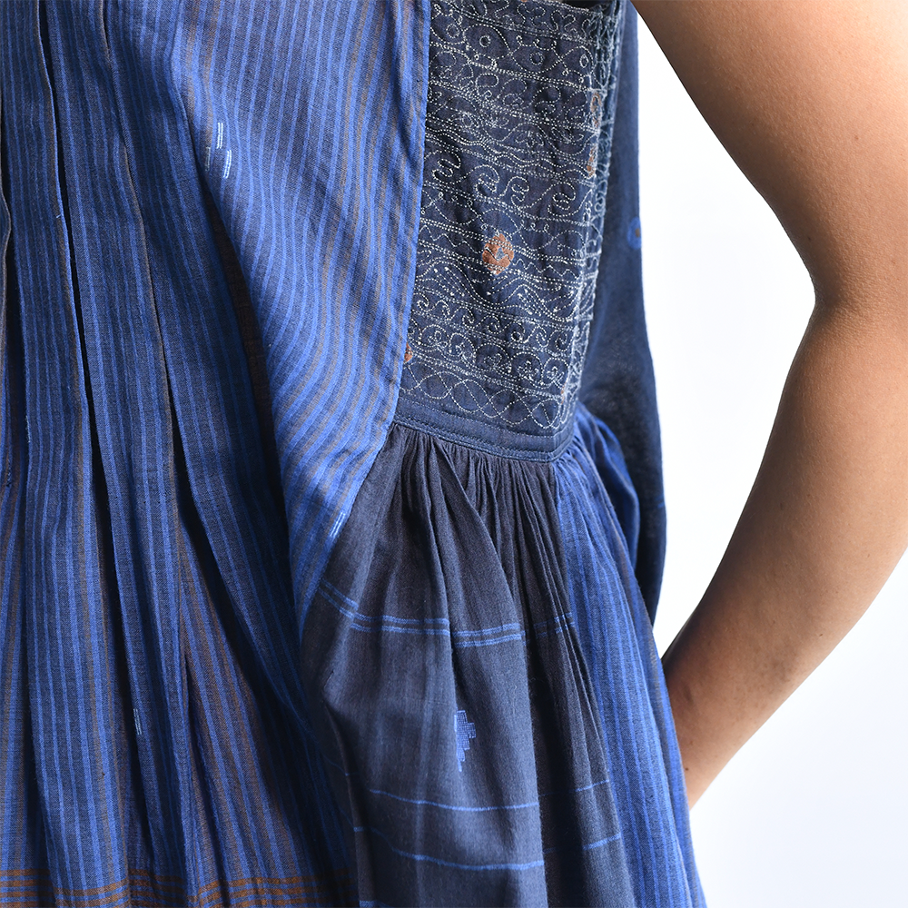 India, Maku, MAHDI Dress