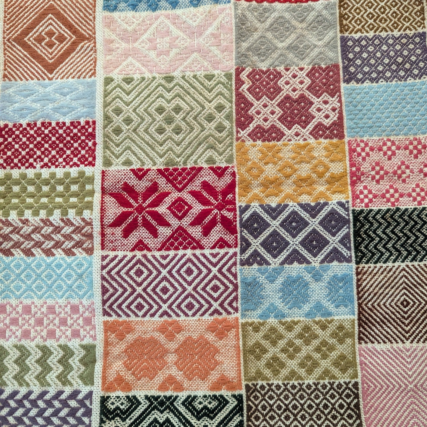 Julia Simpson - Étagère