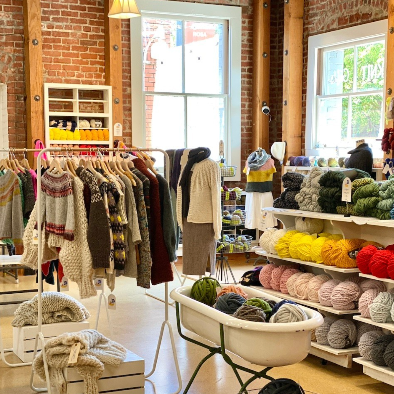 USA, California, Cast Away Yarn Shop