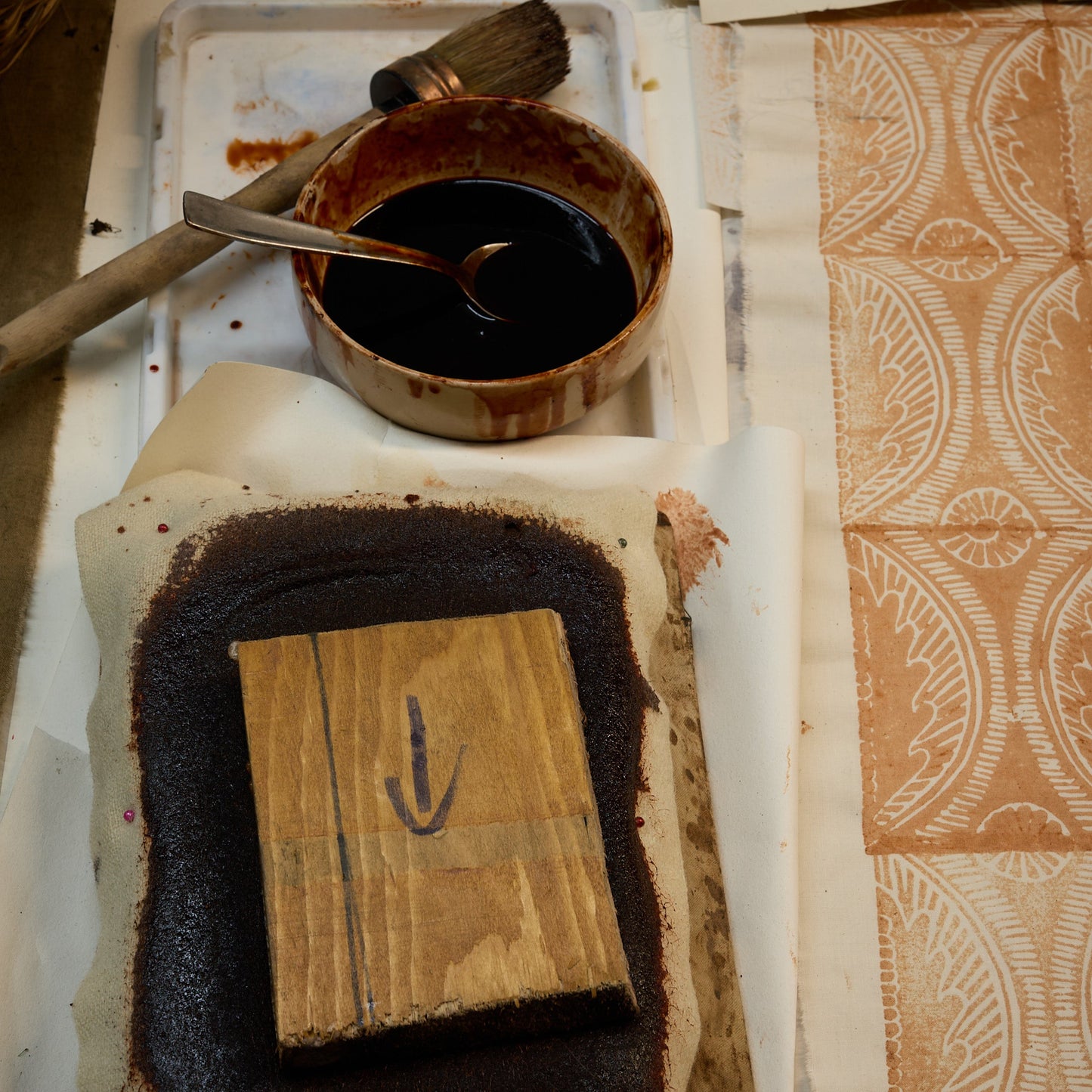 Wednesday 3 September 10-4 p.m.: Workshop: Foraging, Natural Dye and Mordant Printing with Sarah Burns