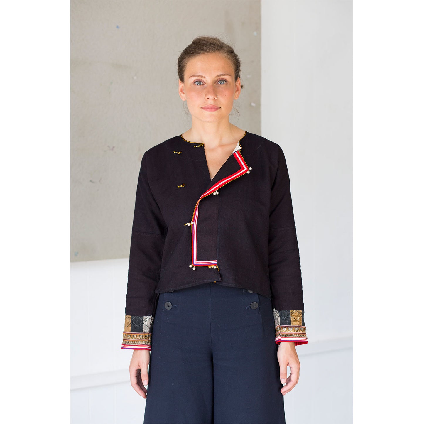 Vietnam, Ly Ta May, 21 Dip Embroidered Jacket