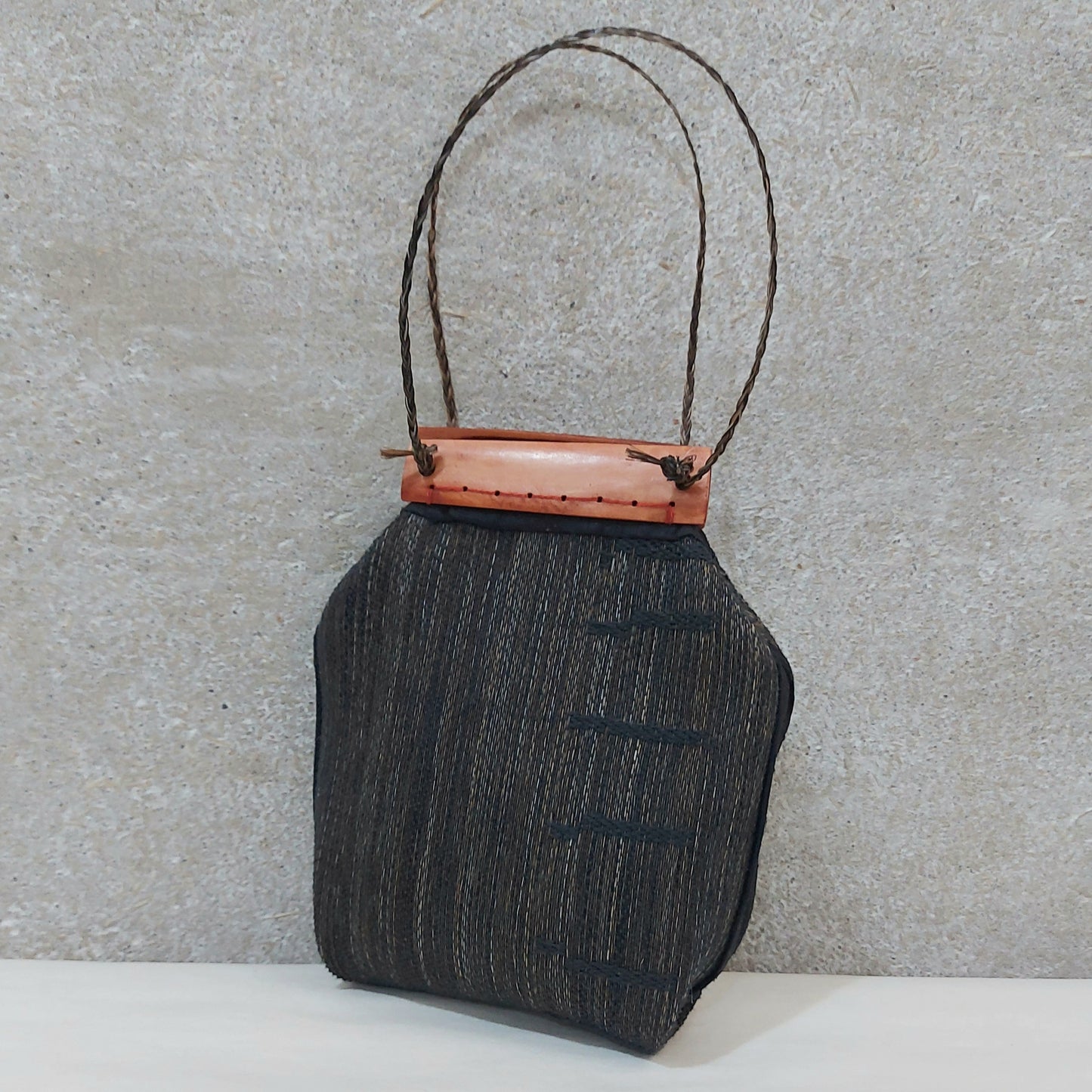 Finland, Waveweaver's Wool / Hannele Köngäs, Brown damask bag of horse hair