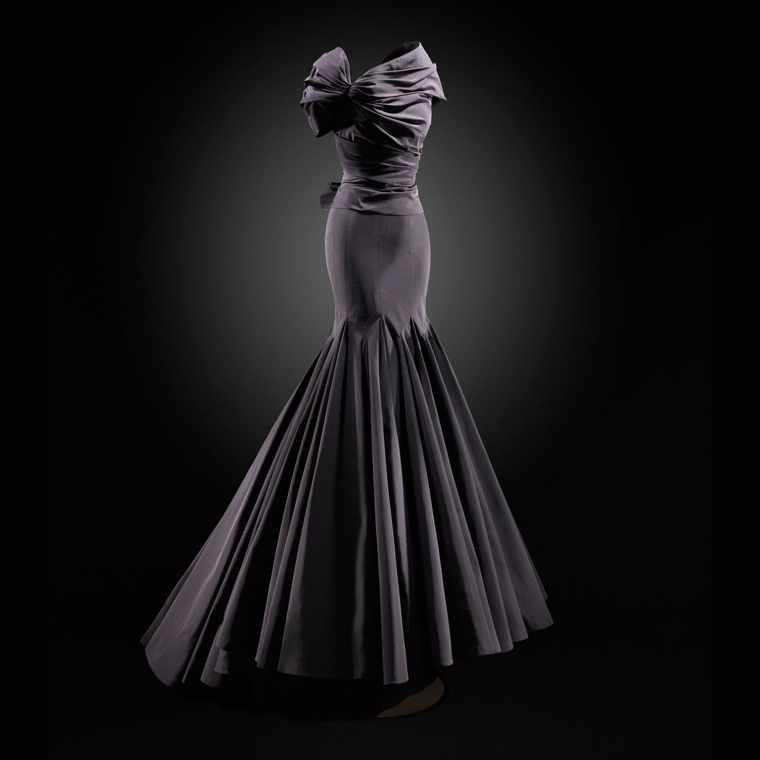 Sculpting Elegance: Alaïa and Balenciaga Take Centre Stage