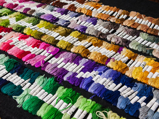 FIVE MINUTES WITH A FRIEND: AU VER A SOIE