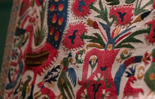 RUNNING THREADS, DANCING BODIES