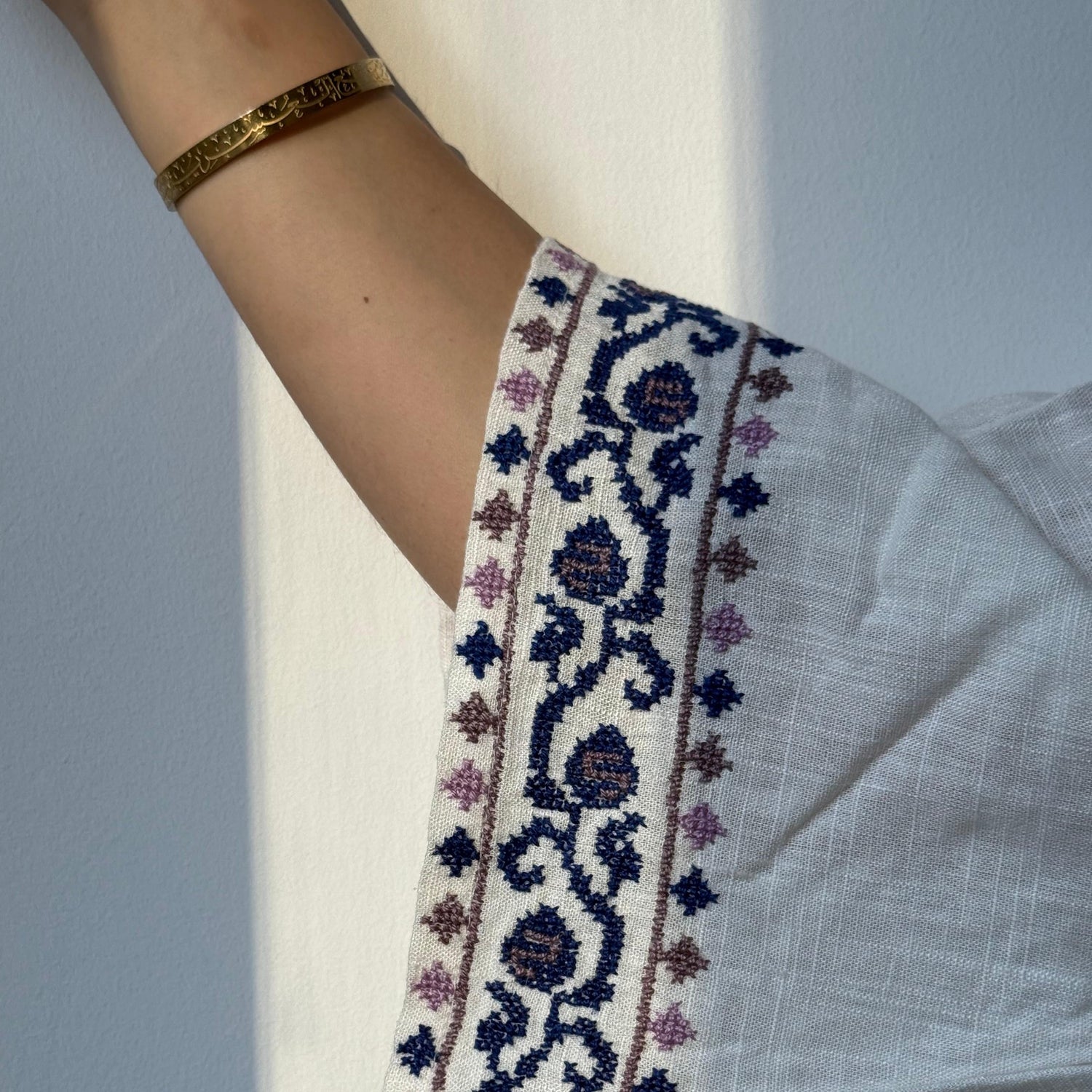 CLOTHING - ARTISAN GOODS