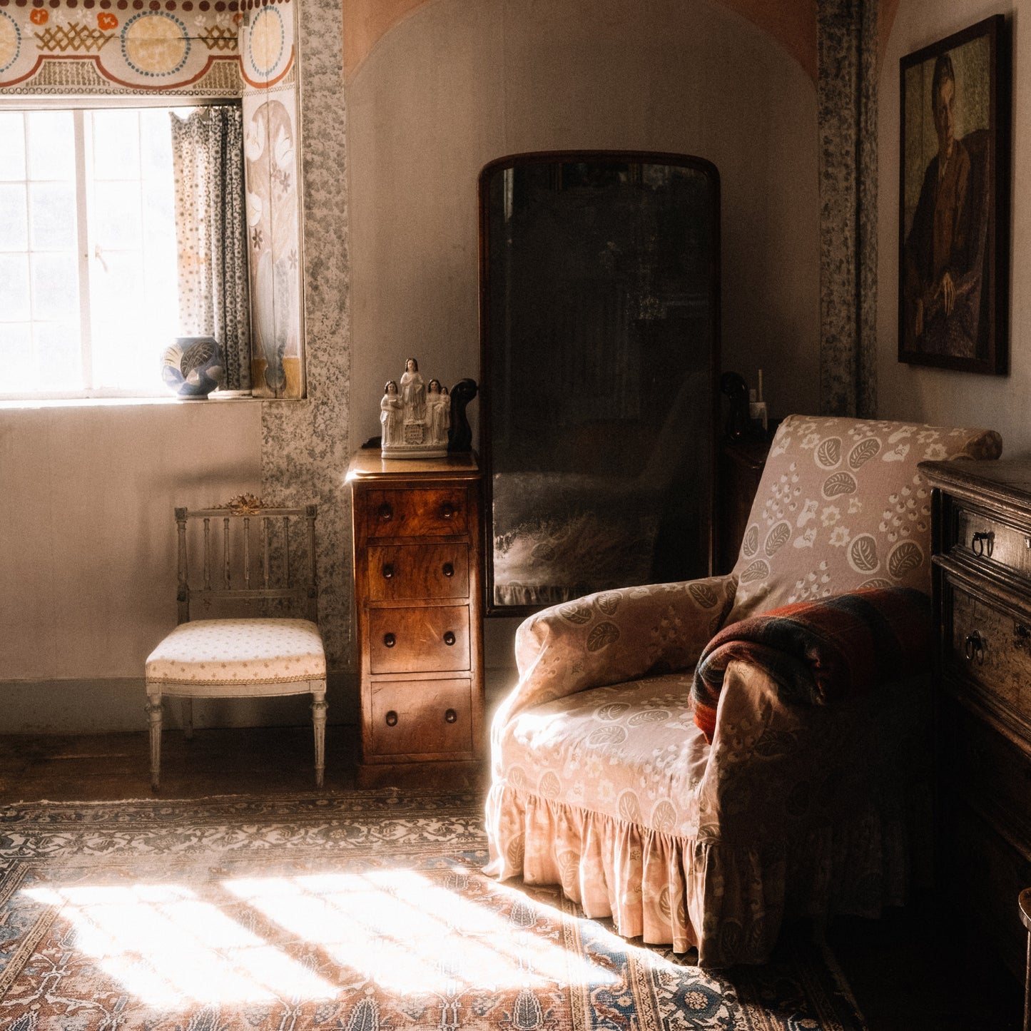 Tuesday 8 September, 11-12 p.m.: Tour: Textile Design at Charleston Farmhouse with Darren Clarke