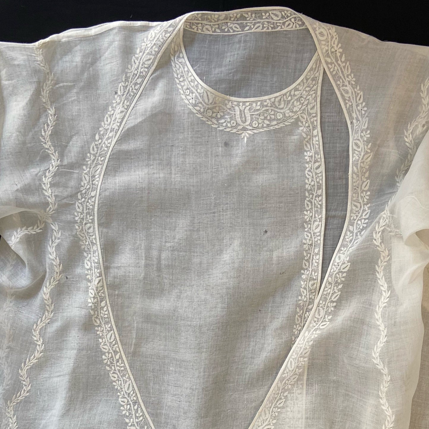 Thursday 3 September, 5-6 p.m. (BST): Online Talk, Chikankari, an Iconic Craft with Paola Manfredi