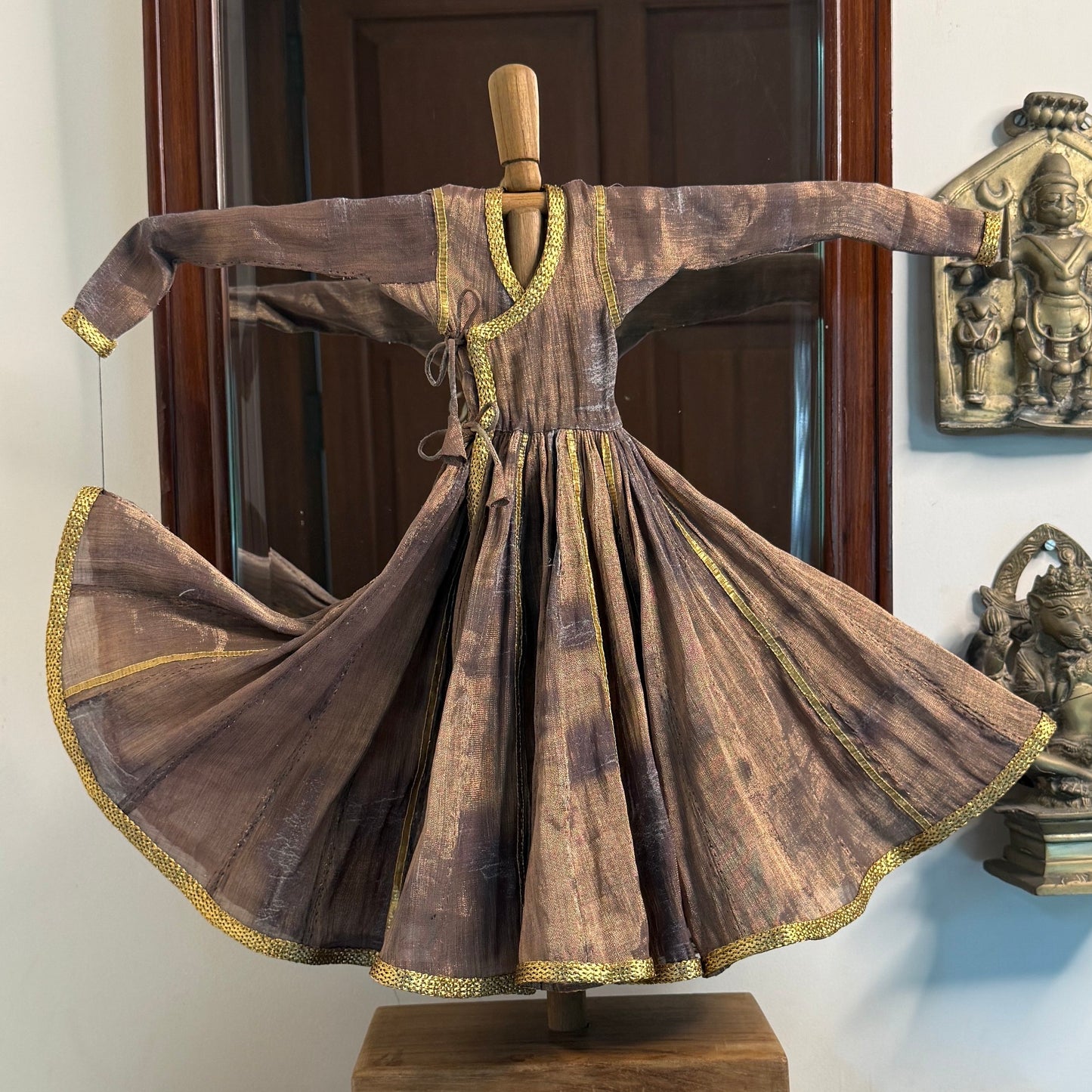 Saturday 26 & Sunday 27 September 1-5 p.m.: Exhibition, Geeta Khandelwal, Miniature costumes of the Maharajas