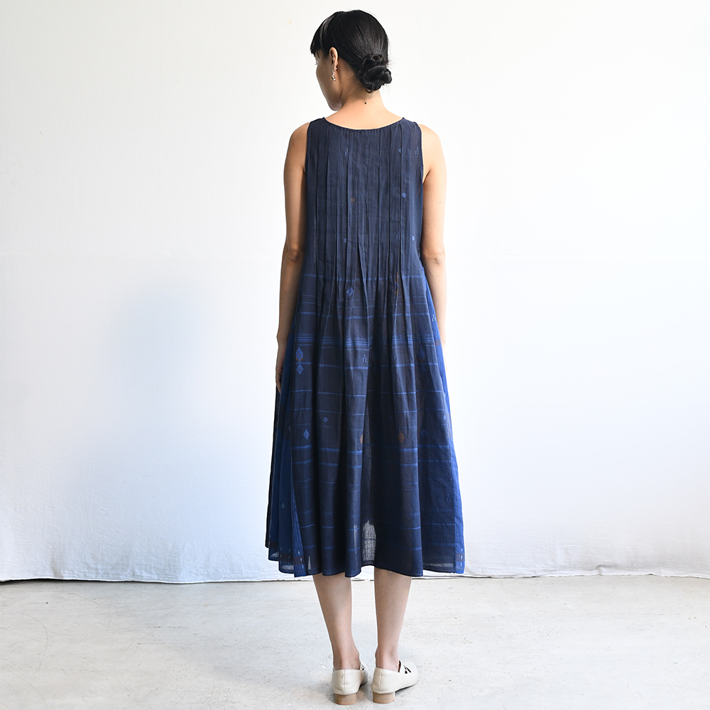 India, Maku, MAHDI Dress