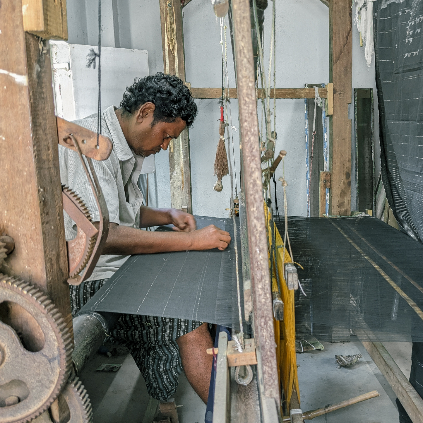 India, Karomi Crafts & Textiles, Weaving