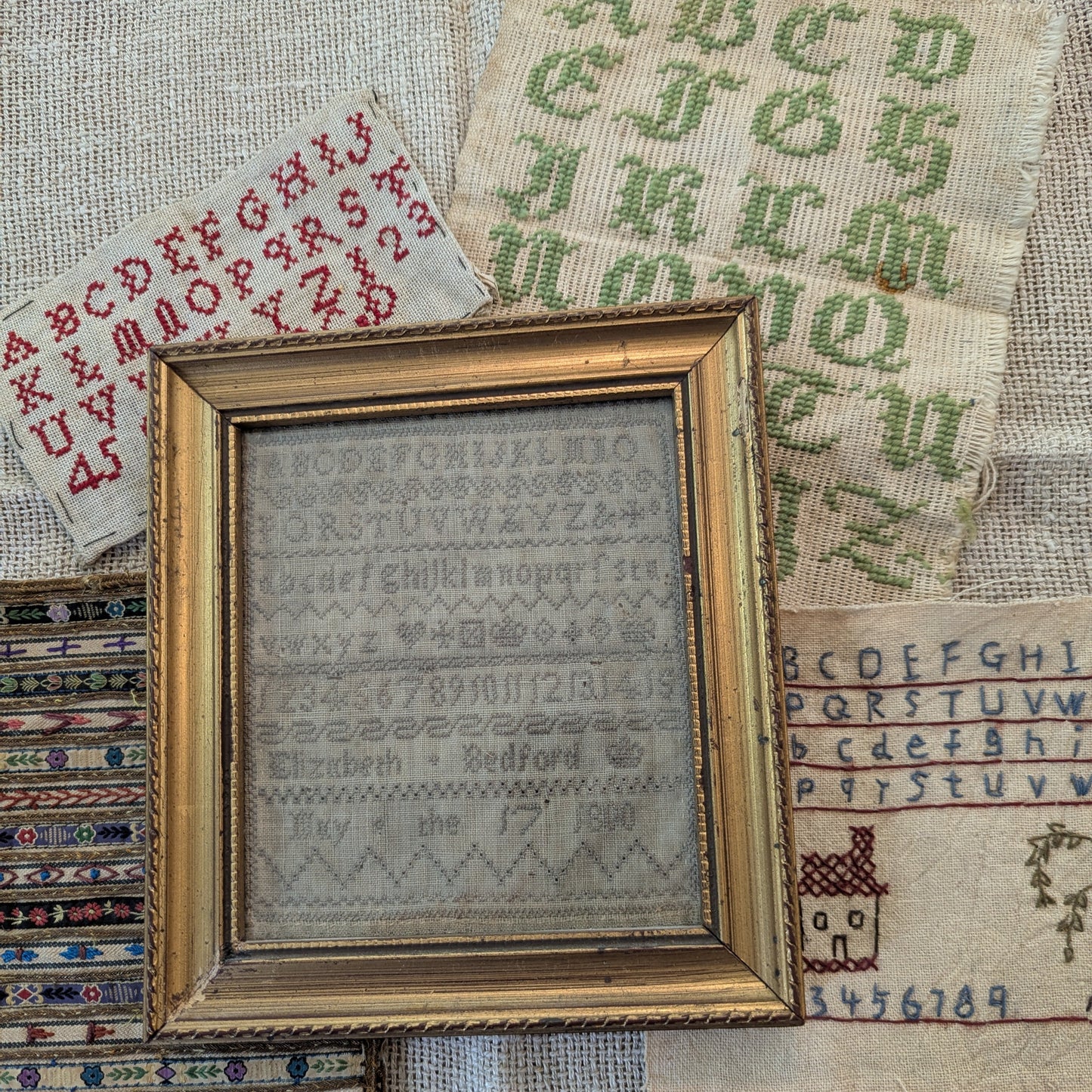 Julia Simpson - Étagère