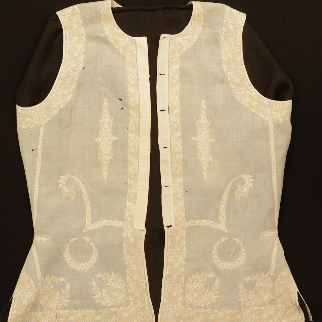 Thursday 3 September, 5-6 p.m. (BST): Online Talk: Chikankari, An Iconic Craft with Paola Manfredi
