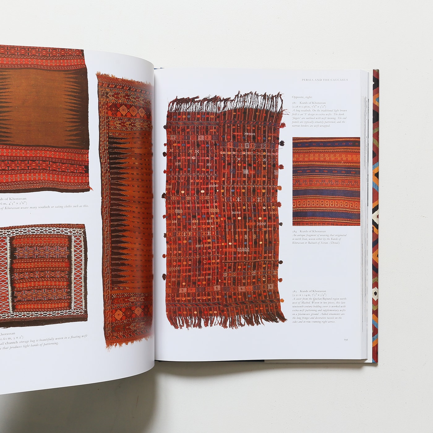 Kilim: The Complete Guide, Alastair Hull, Jose Luczyc-Wyhowska