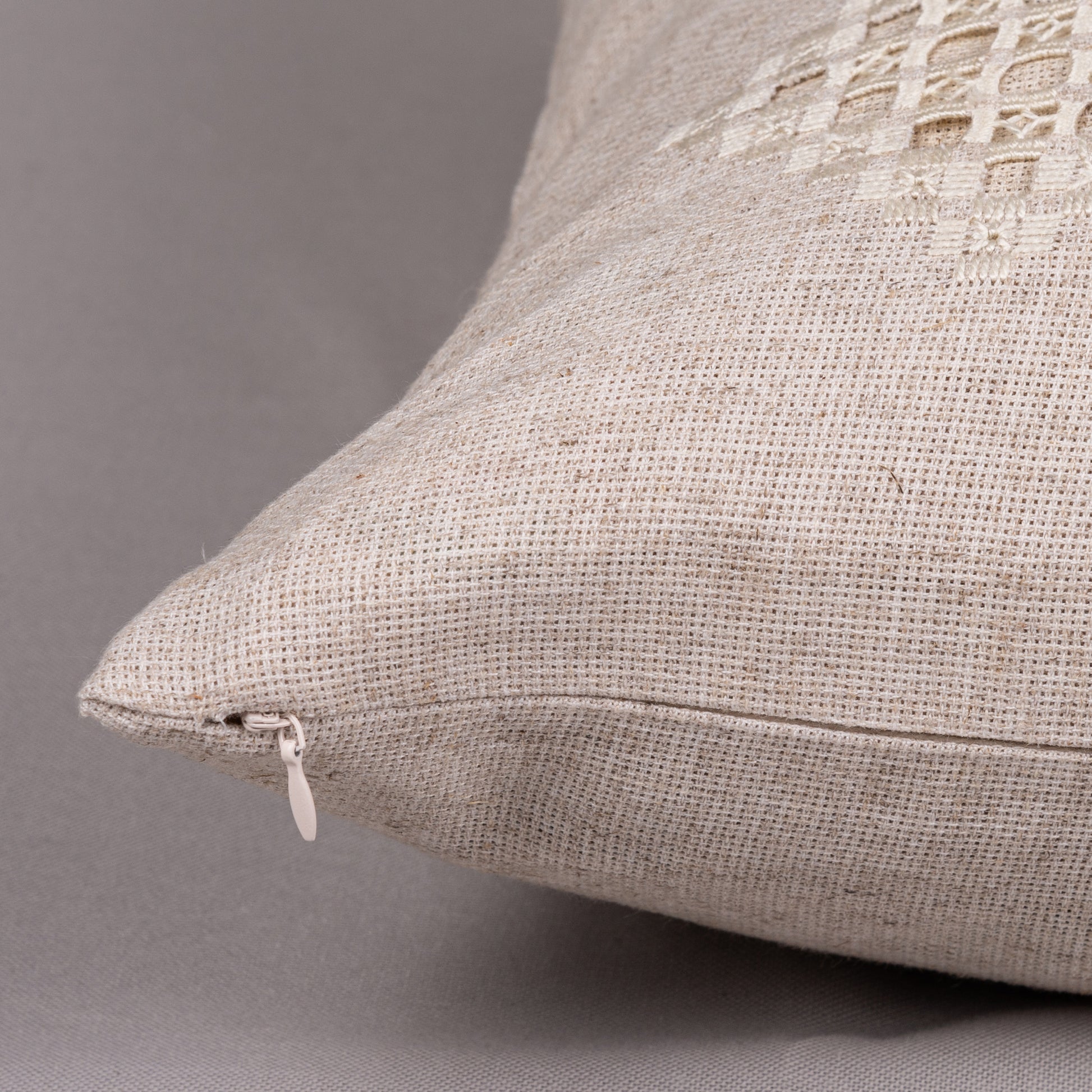 Ukraine, Lesia Pona / Pokuttya Folk Art, Hand Embroidered Linen Cushion 10