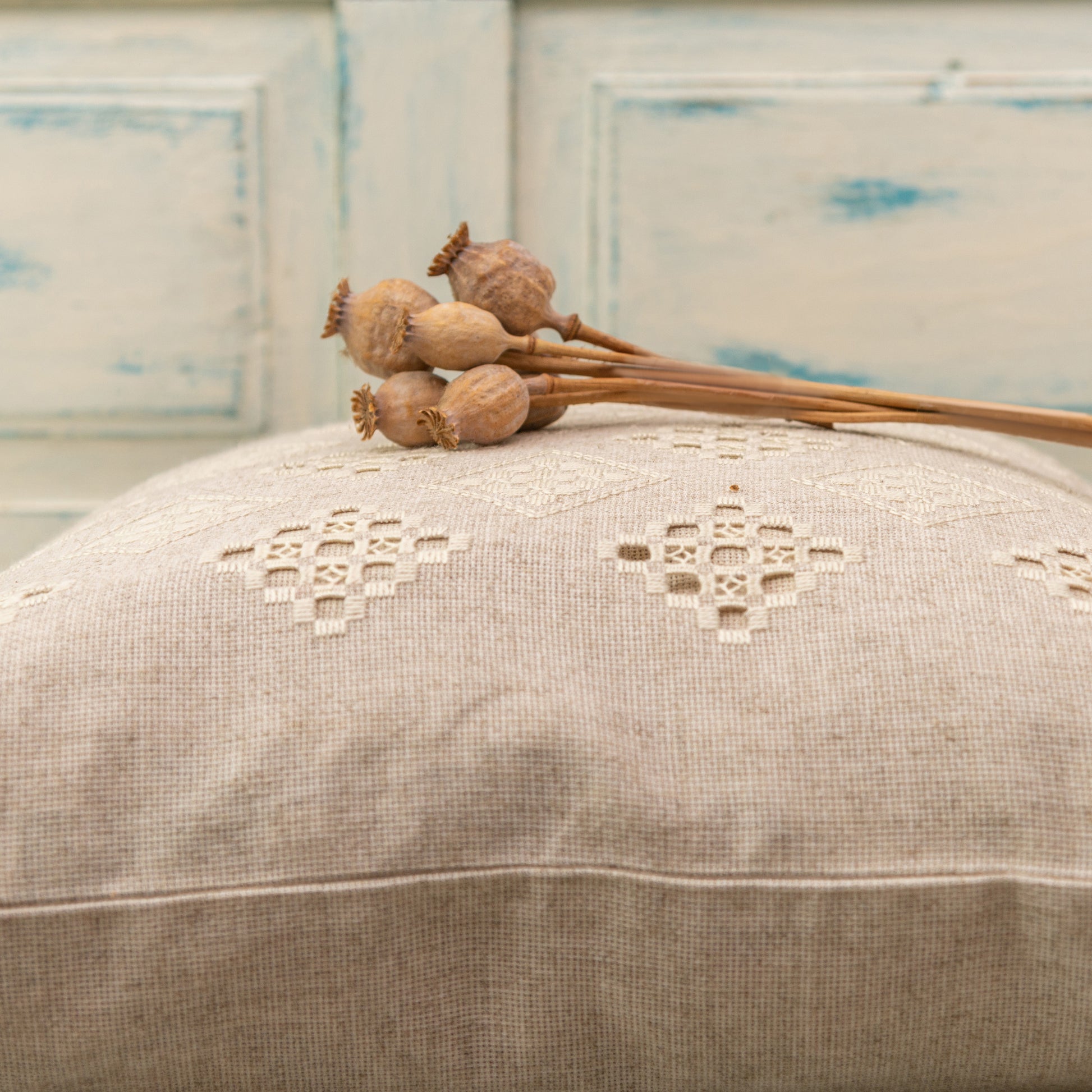 Ukraine, Lesia Pona / Pokuttya Folk Art, Hand Embroidered Linen Cushion 10