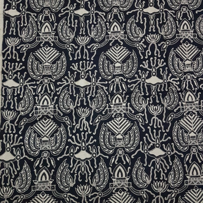 Resist Dyeing with Yoshiko Iwamoto Wada, Sang Made Erass Taman and Abduljabbar Khatri