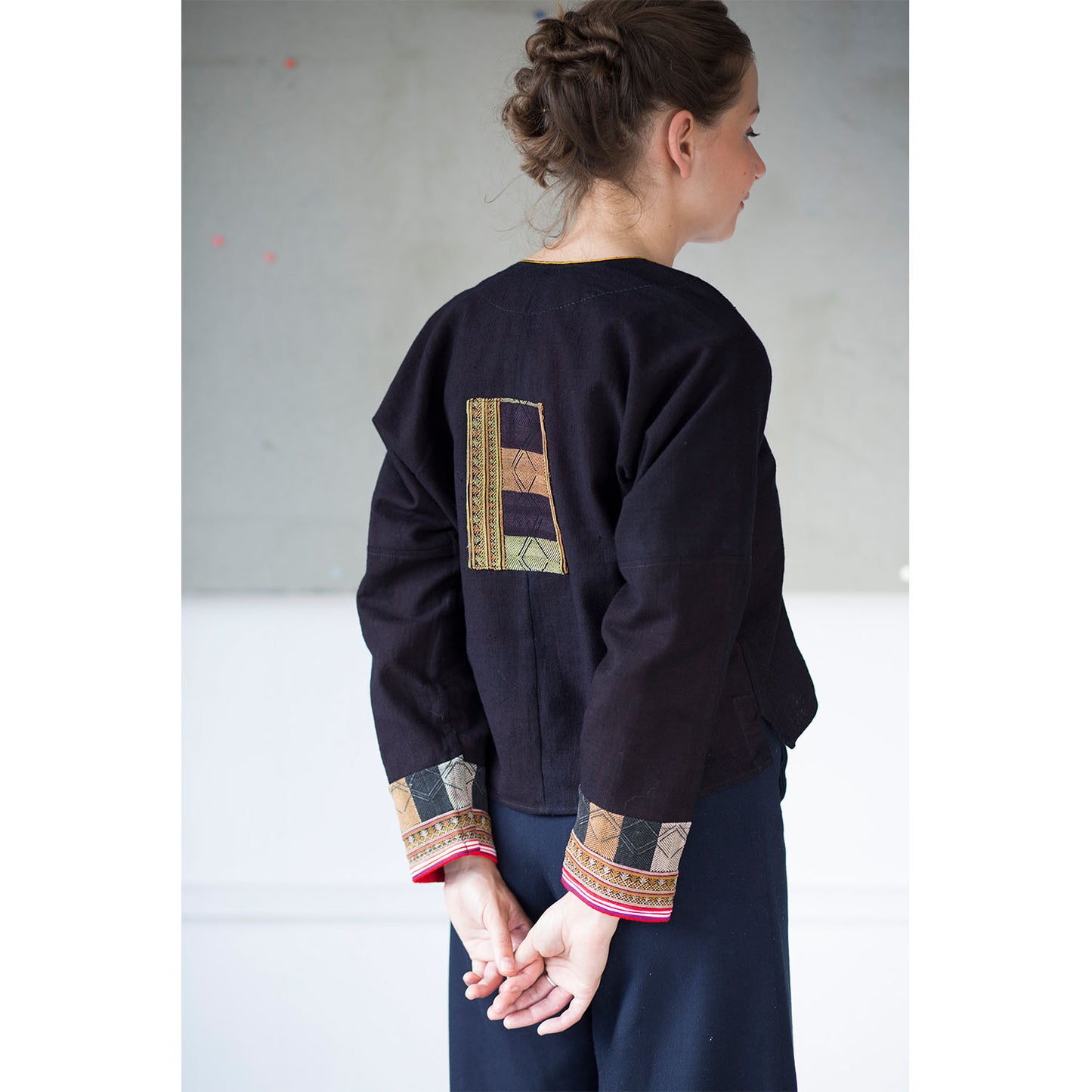Vietnam, Ly Ta May, 21 Dip Embroidered Jacket