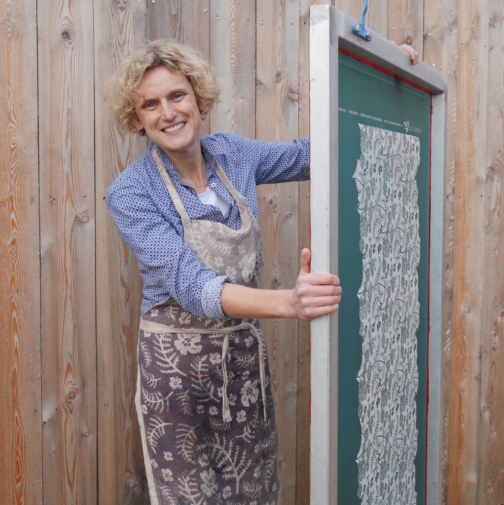 Watch Nicola Cliffe of Madder Cutch & Co make a fabric bucket
