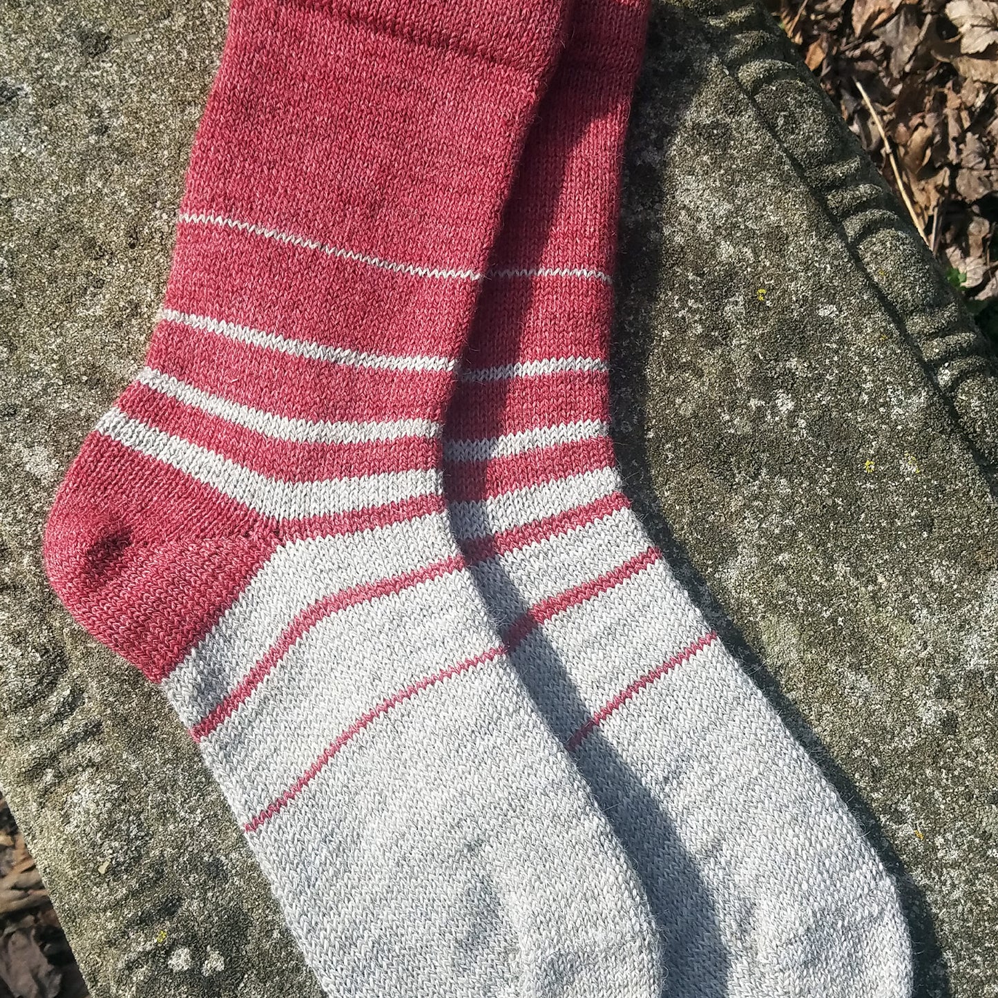 United States, Kathleen Oliver / Sweet Tree Hill Farm, Shepherd’s Socks: Ombre Stripes Duo with Red