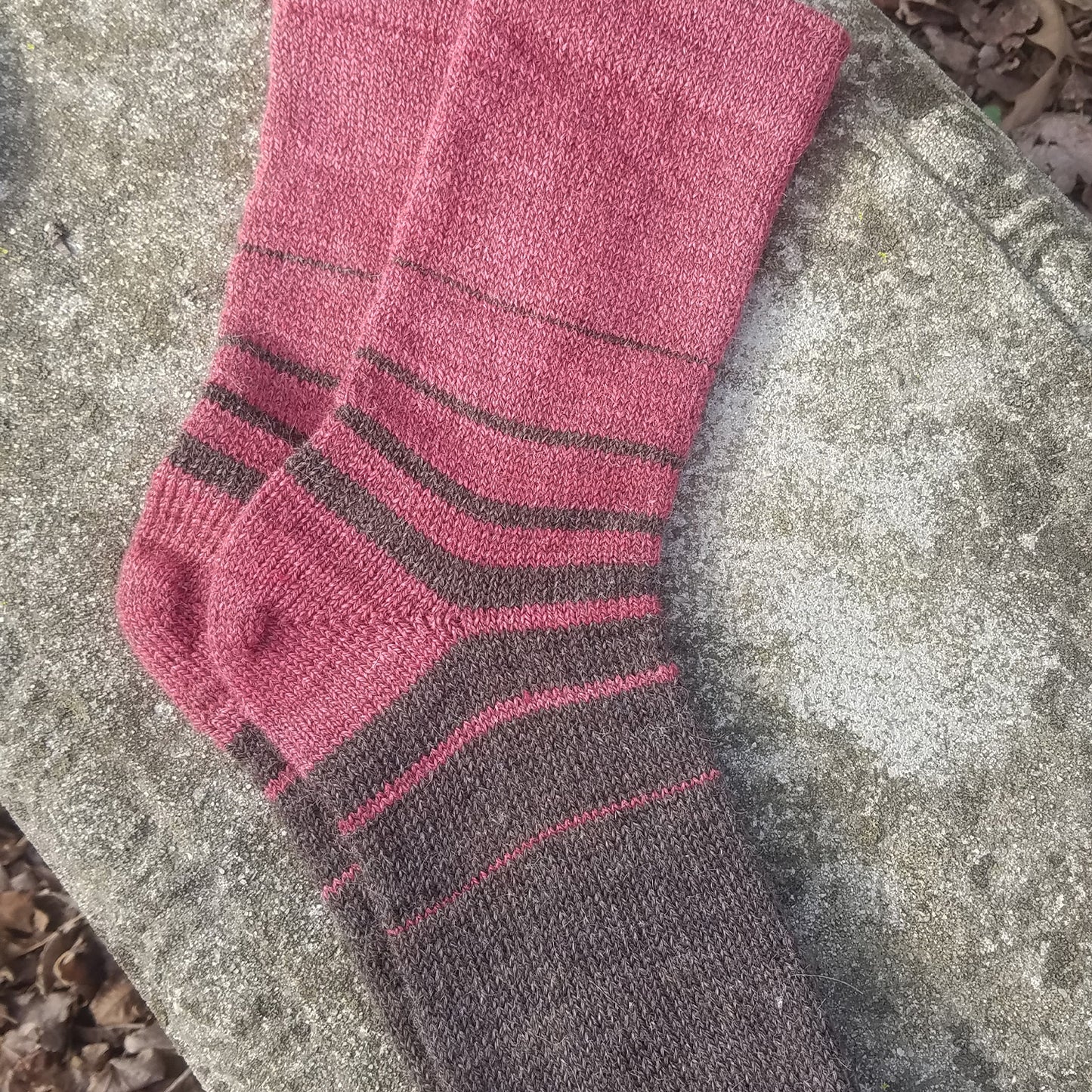 United States, Kathleen Oliver / Sweet Tree Hill Farm, Shepherd’s Socks: Ombre Stripes Duo with Red