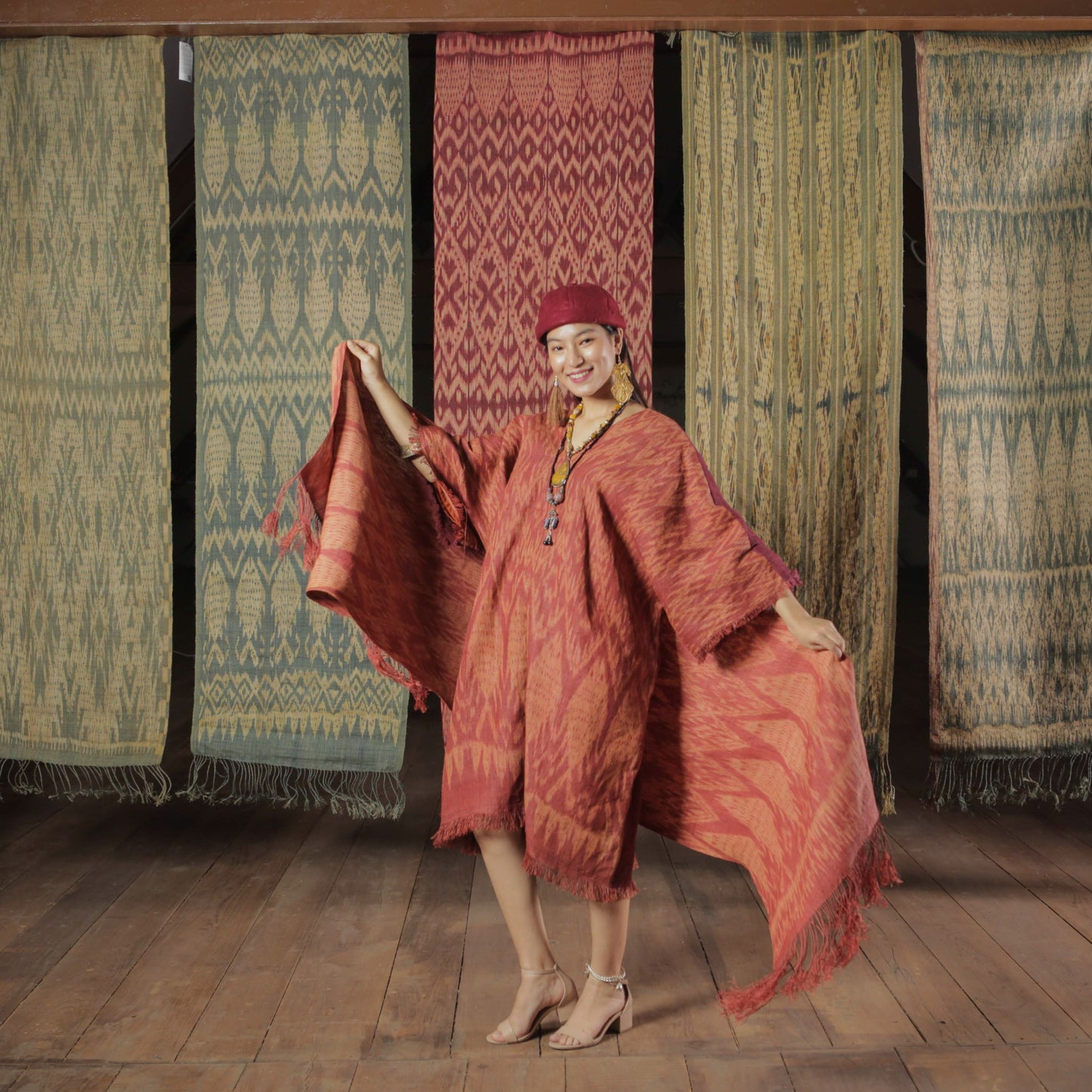 Indonesia, Rumah Rakuji / Myra Widiono, Ikat & Ulap Doyo Weaving