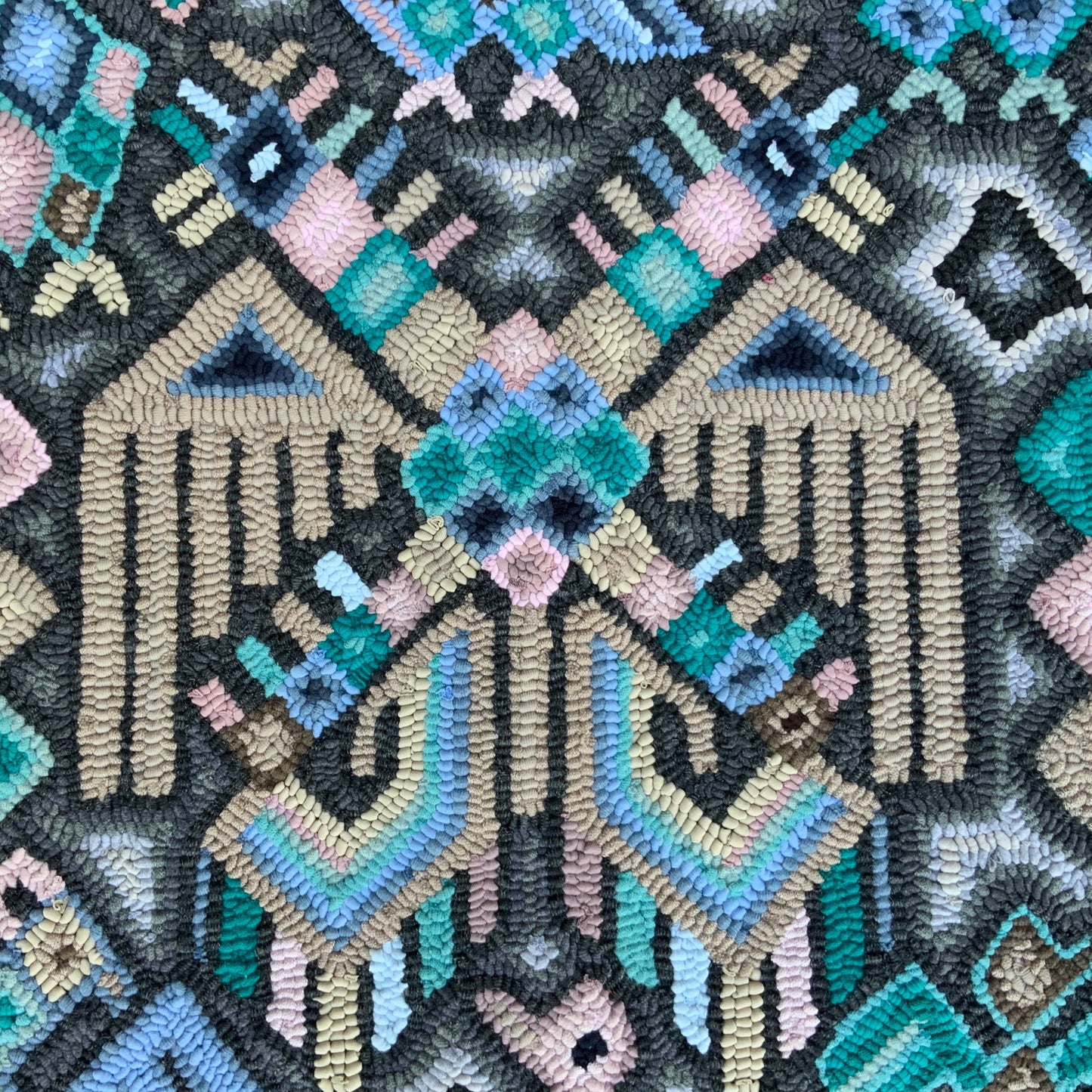 Guatemala, Multicolores, Rug Hooking & Embroidery
