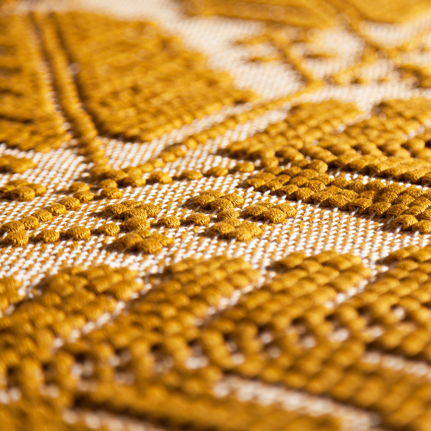Hungary, Dreaming Threads / Eszter Révész, Weaving