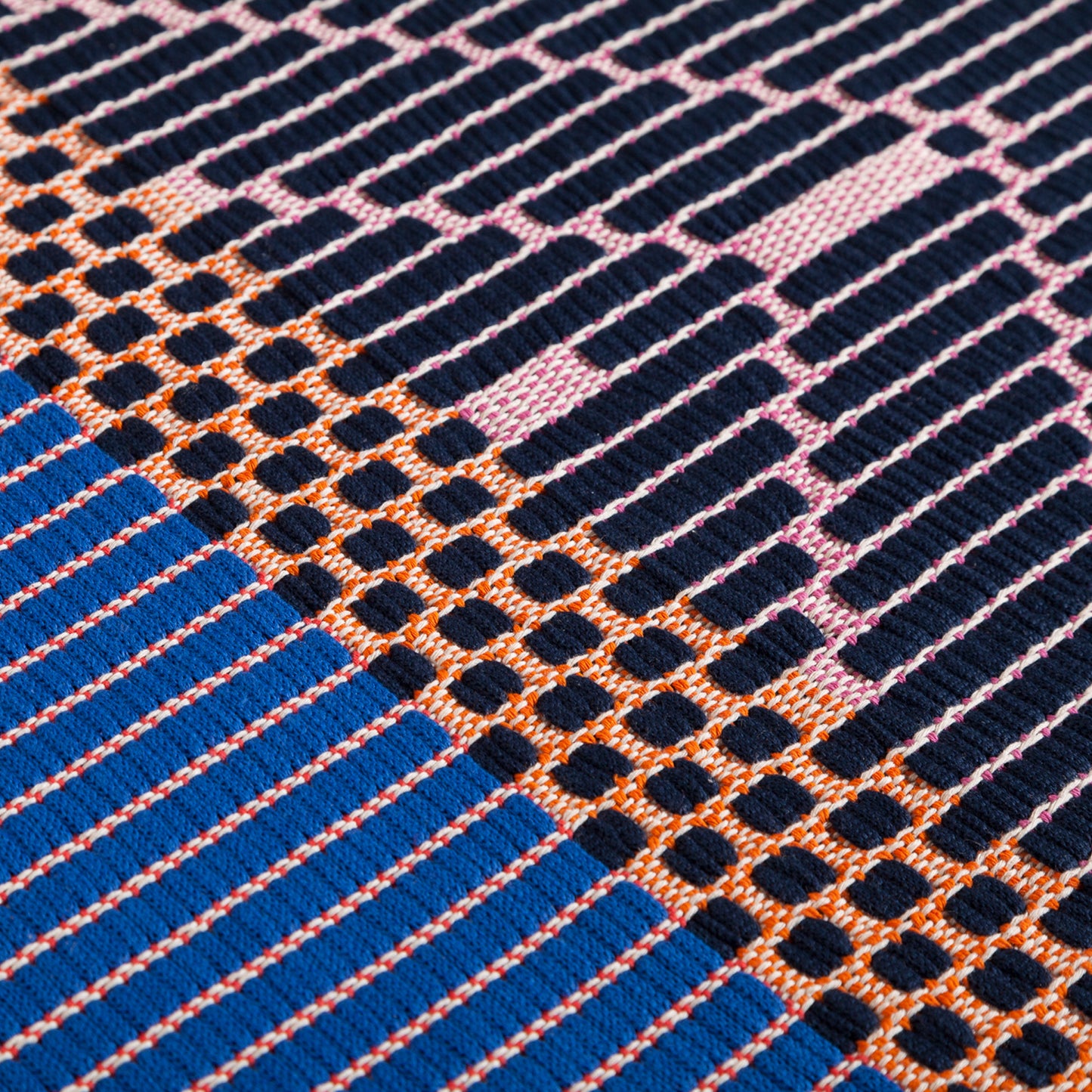 Hungary, Dreaming Threads / Eszter Révész, Weaving