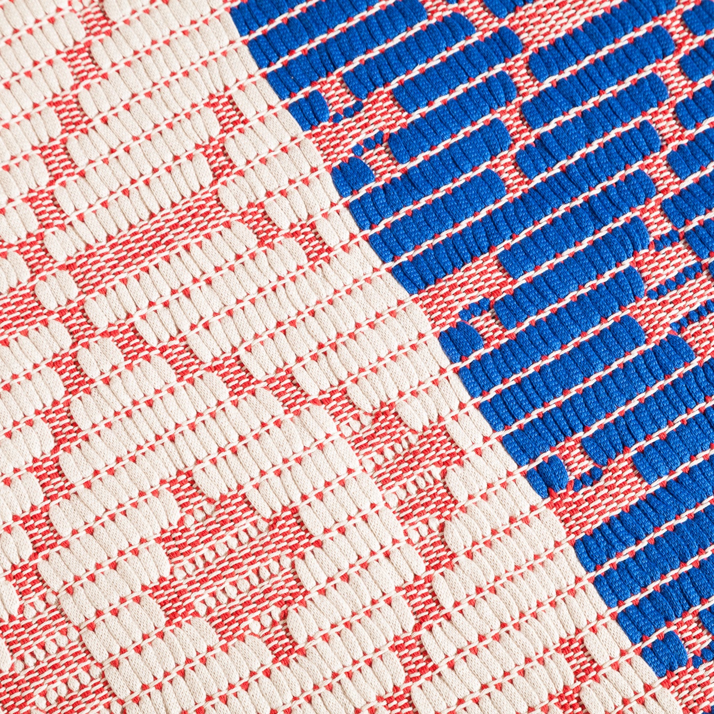 Hungary, Dreaming Threads / Eszter Révész, Weaving