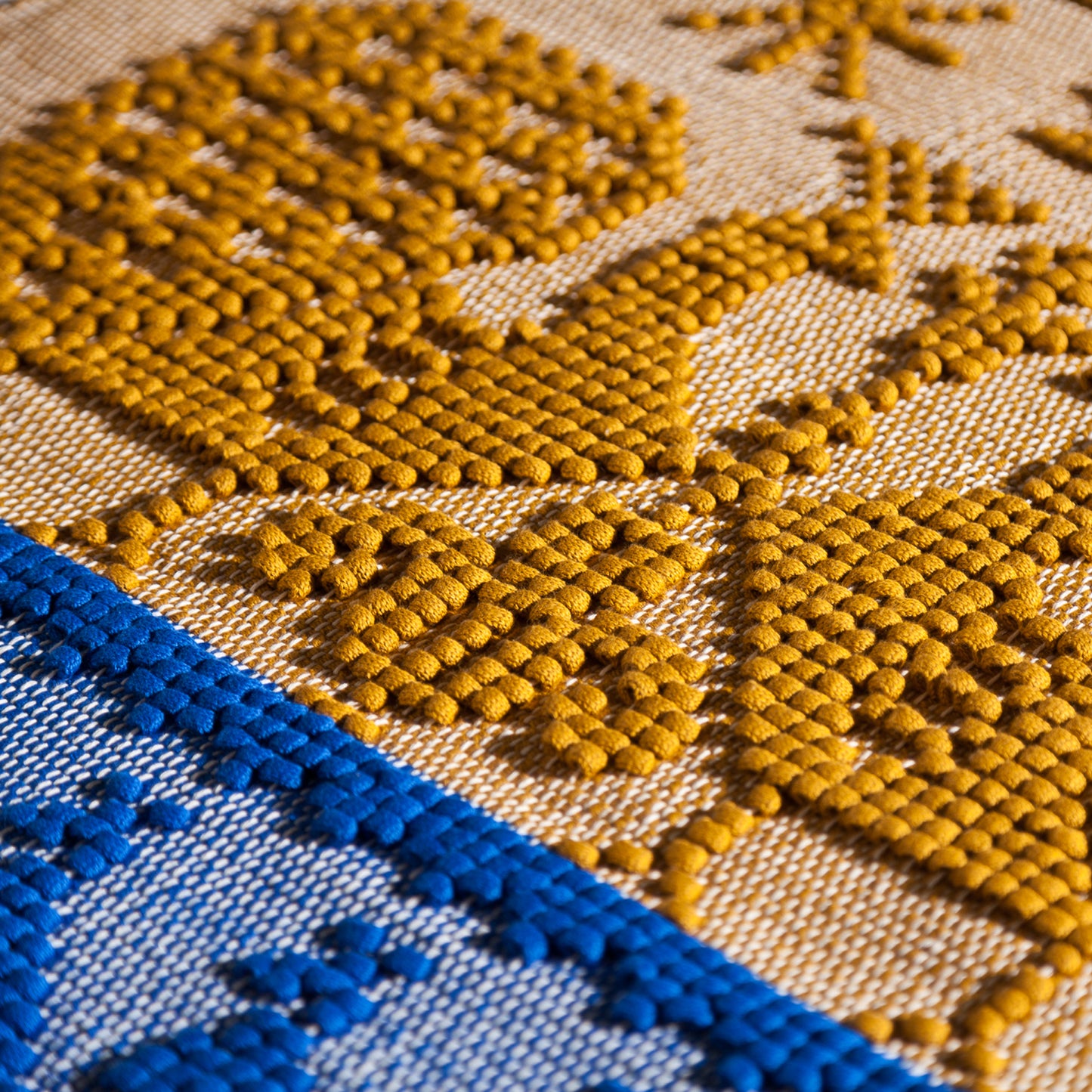 Hungary, Dreaming Threads / Eszter Révész, Weaving